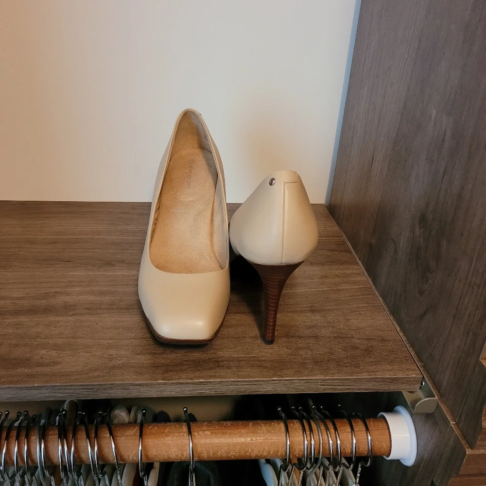 Heels - Picture 2 of 3